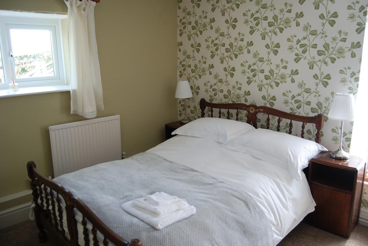 The Fforest Inn Llanfihangel-nant-Melan Eksteriør bilde
