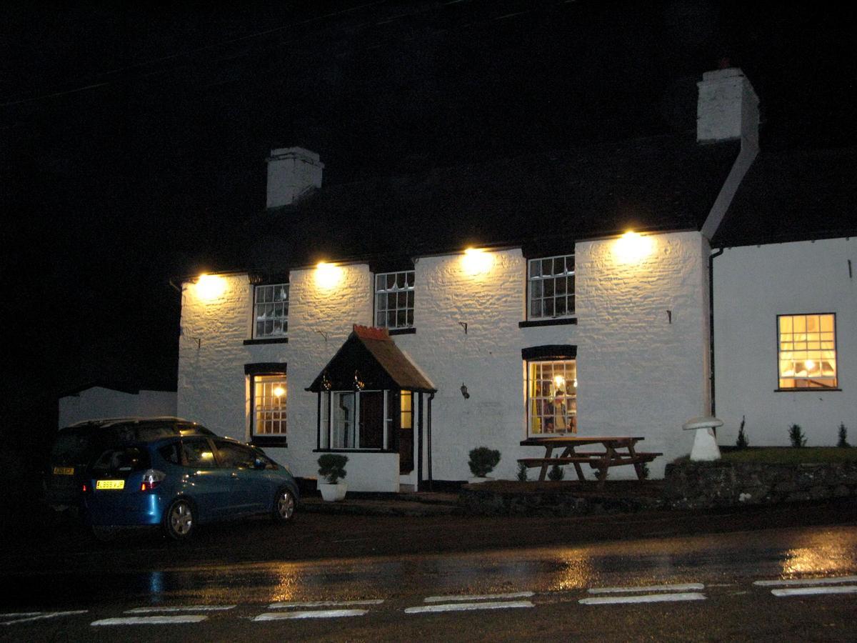 The Fforest Inn Llanfihangel-nant-Melan Eksteriør bilde